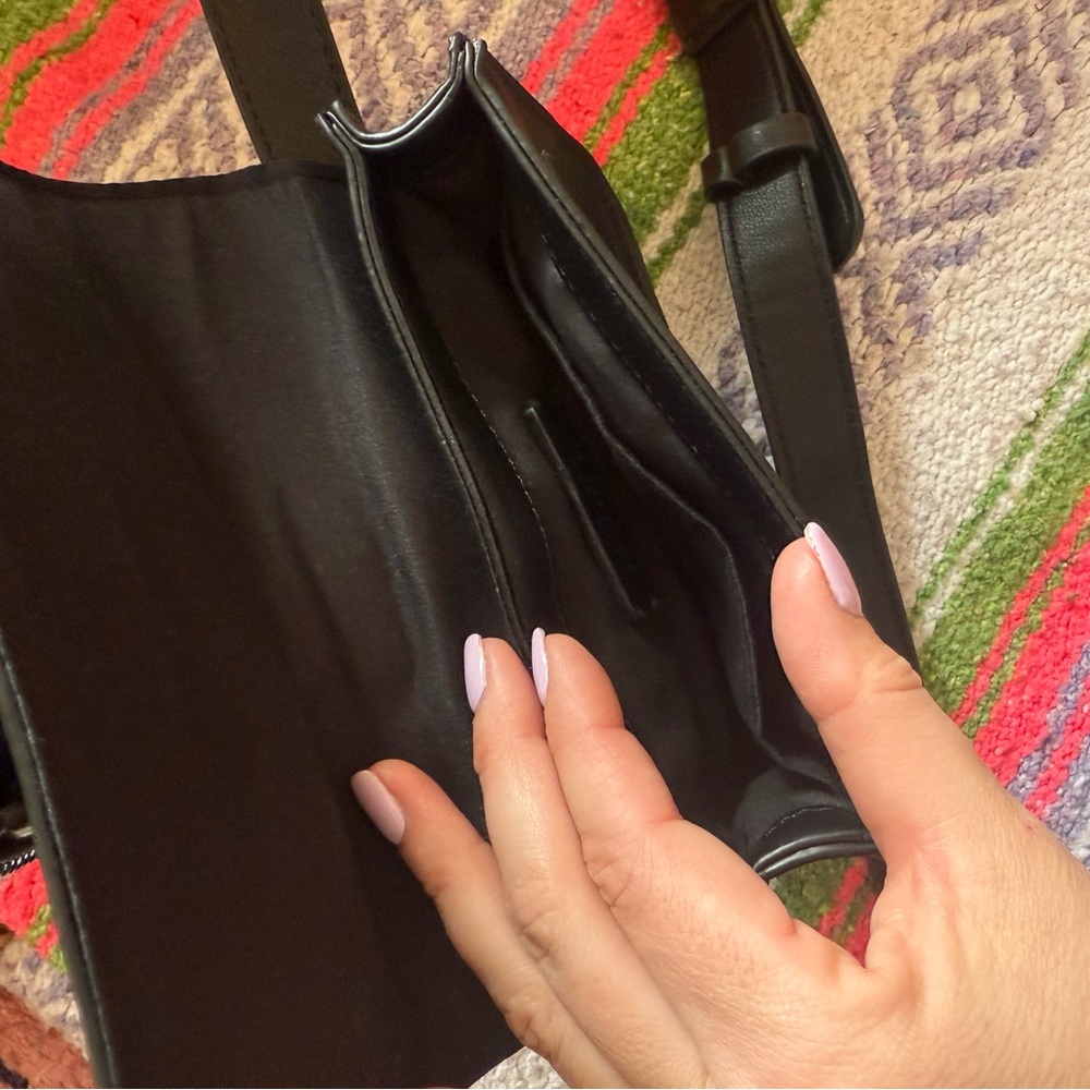 Black Croc-Embossed belt bag with cute buckle - Picture 6 of 7